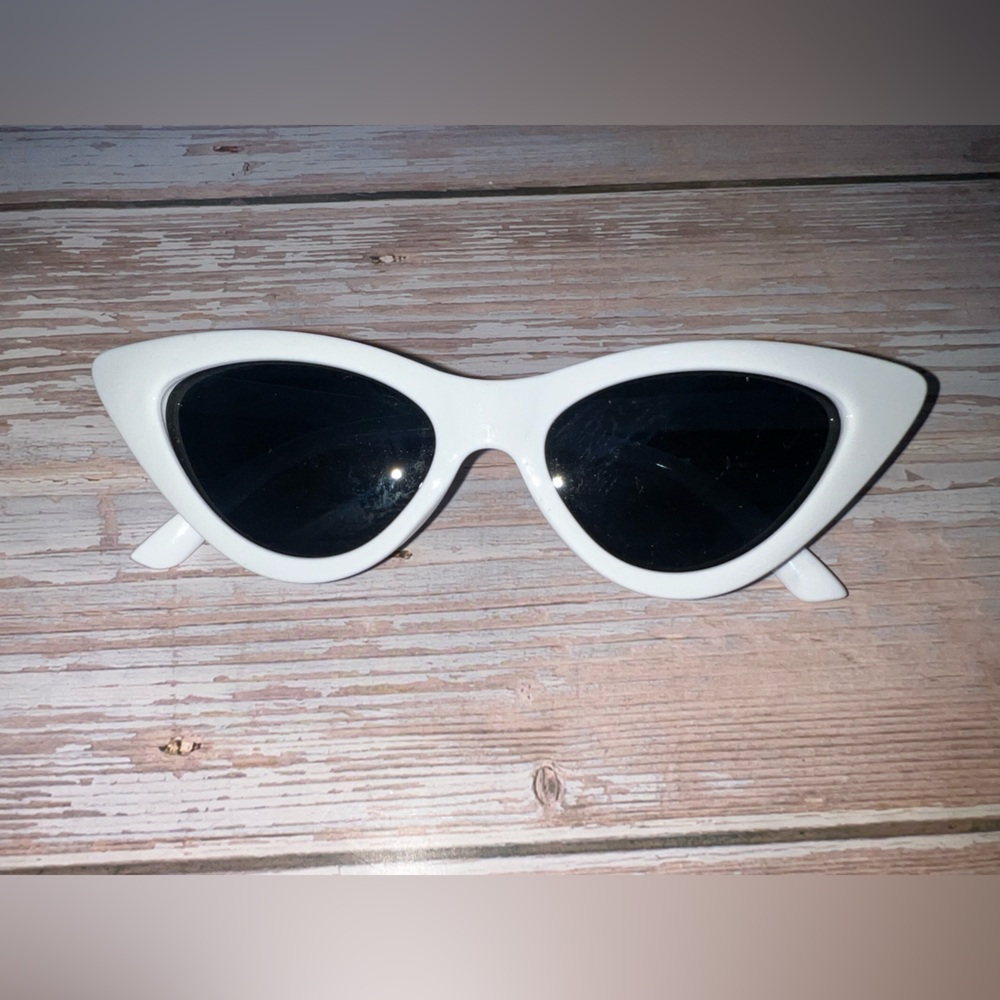 Chic White Cat-Eye Sunglasses